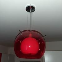 Lampadario a soffitto rosso e acciaio