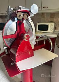 Berkel affettatrice piedistallo mod.300 rosso