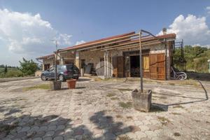 VILLA SINGOLA A PALOMBARA SABINA