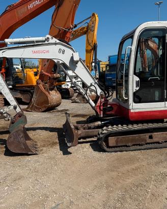 Escavatore Cingolato Takeuchi TB 135