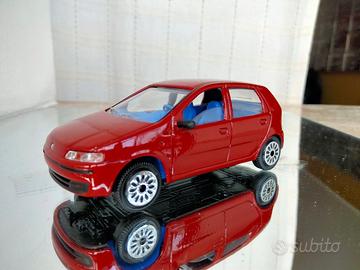 4 modelli Fiat Punto - scala 1/43 - edicola e Majo