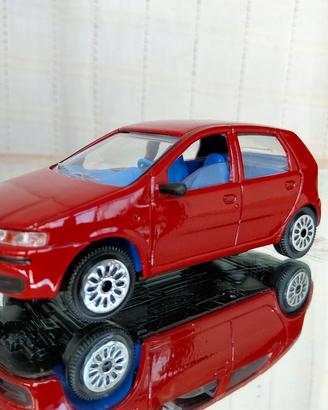 4 modelli Fiat Punto - scala 1/43 - edicola e Majo