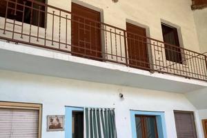Rustico / Casale di 220 m² con più di 5 locali a M