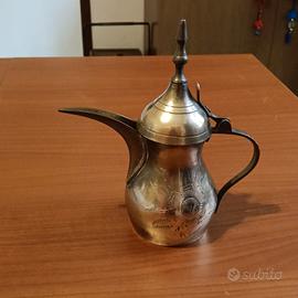 caffettiera araba  in bronzocon interno in ottone 
