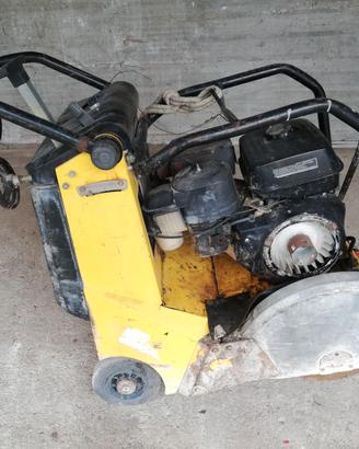 Taglia asfalt benzina Wacker BFS 1345B da riparare