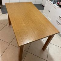 Tavolo in legno + 6 sedie