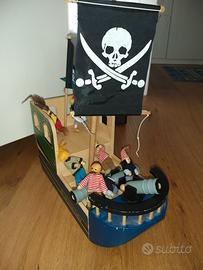 nave pirata in legno