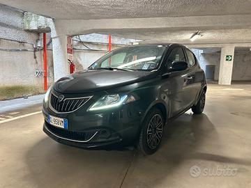 Lancia Ypsilon 1.0 FireFly 5 porte S&S Hybrid Silv