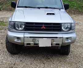 Fuoristrada Mitsubishi Pajero 2800