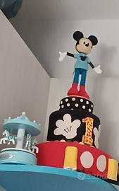 torta decorativa in pasta di zucchero finta