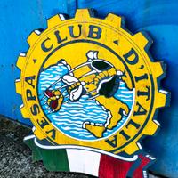 insegna piaggio vespa club scudetto vintage 