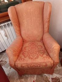 poltrona in tessuto rossa damascata