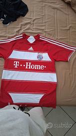 la maglia da calcio home dell'Adidas del Bayern Mo