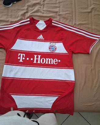 la maglia da calcio home dell'Adidas del Bayern Mo