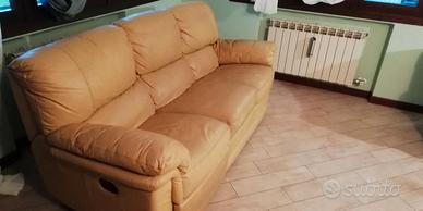 DIVANO IN PELLE