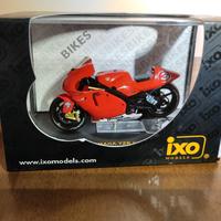 Yamaha YZR-M1  #3 M.Biaggi 2002 - Ixo  1/24