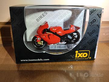Yamaha YZR-M1  #3 M.Biaggi 2002 - Ixo  1/24