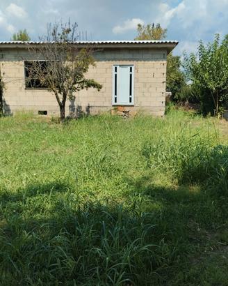 Terreno con deposito per attività