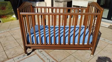 Lettino PALI in legno con materasso e lenzuolino