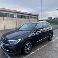 Autovettura Volkswagen Tiguan