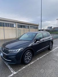 Autovettura Volkswagen Tiguan