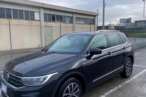 Autovettura Volkswagen Tiguan
