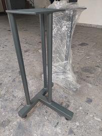 Supporti per casse stereo