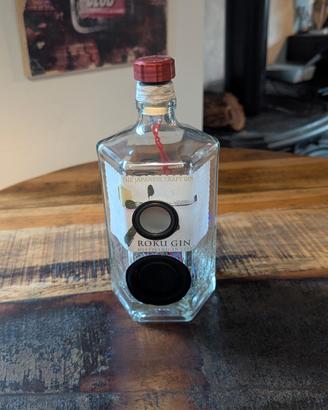 Cassa bluetooth in bottiglia di gin Roku