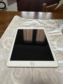 Apple iPad 6ª Generazione (2018) – 128 GB – Silver