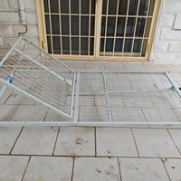 Letto da degenza per anziani con manovella