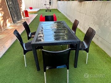 Tavolo e sedie in rattan  armadio e sdraio