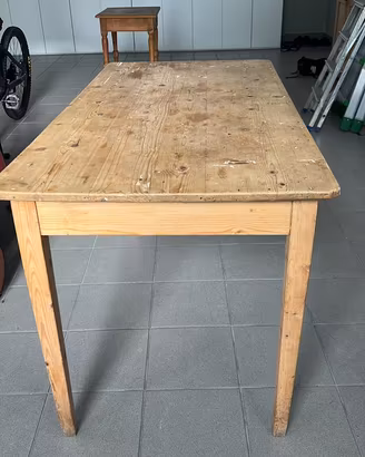 Tavolo con sedie arte povera