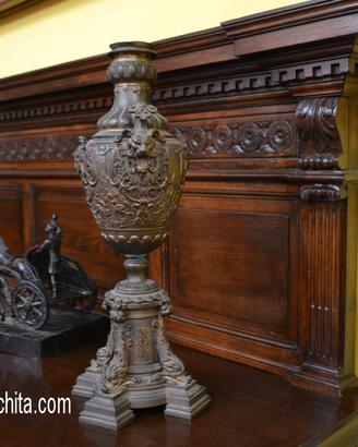 Coppia di candelabri in bronzo stile Rinascimento