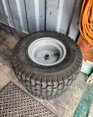 Gomme castelgarden 102