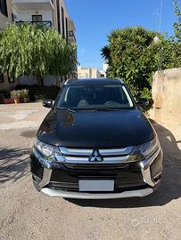 Mitsubishi Outlander 2.2 4X4 7 POSTI