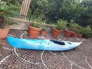 kayak blu rigido