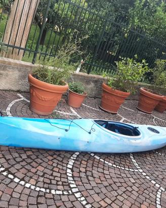 kayak blu rigido
