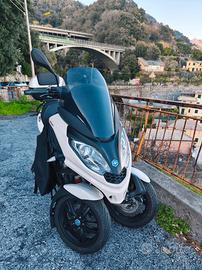 Piaggio MP3 300 Sport