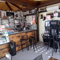 Bar arredamento bancone e retrobanco