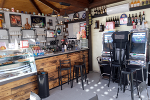 Bar arredamento bancone e retrobanco