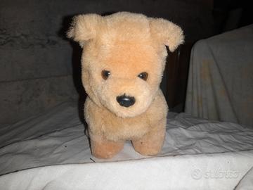 Piccolo cagnolino di peluche