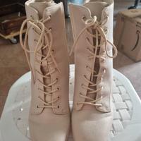 stivaletti tronchetto panna con lacci e zip