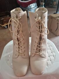 stivaletti tronchetto panna con lacci e zip