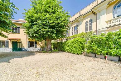 Moncalieri Borgo Aie Appartamento in Villa Storica