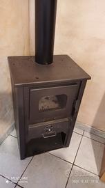 Stufa a legna seminuova.