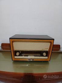 radio antico d'epoca