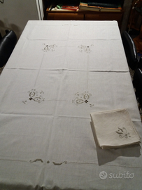 Tovaglia antica in lino con ricamo in seta