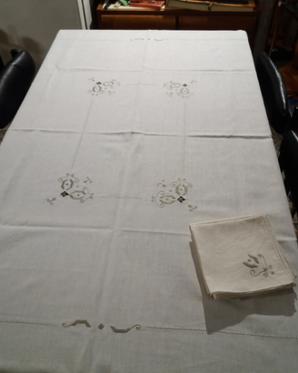 Tovaglia antica in lino con ricamo in seta