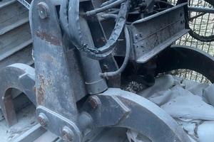 PINZA  A RAGNO PER ESCAVATORE QT 200