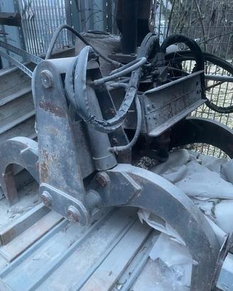 PINZA  A RAGNO PER ESCAVATORE QT 200